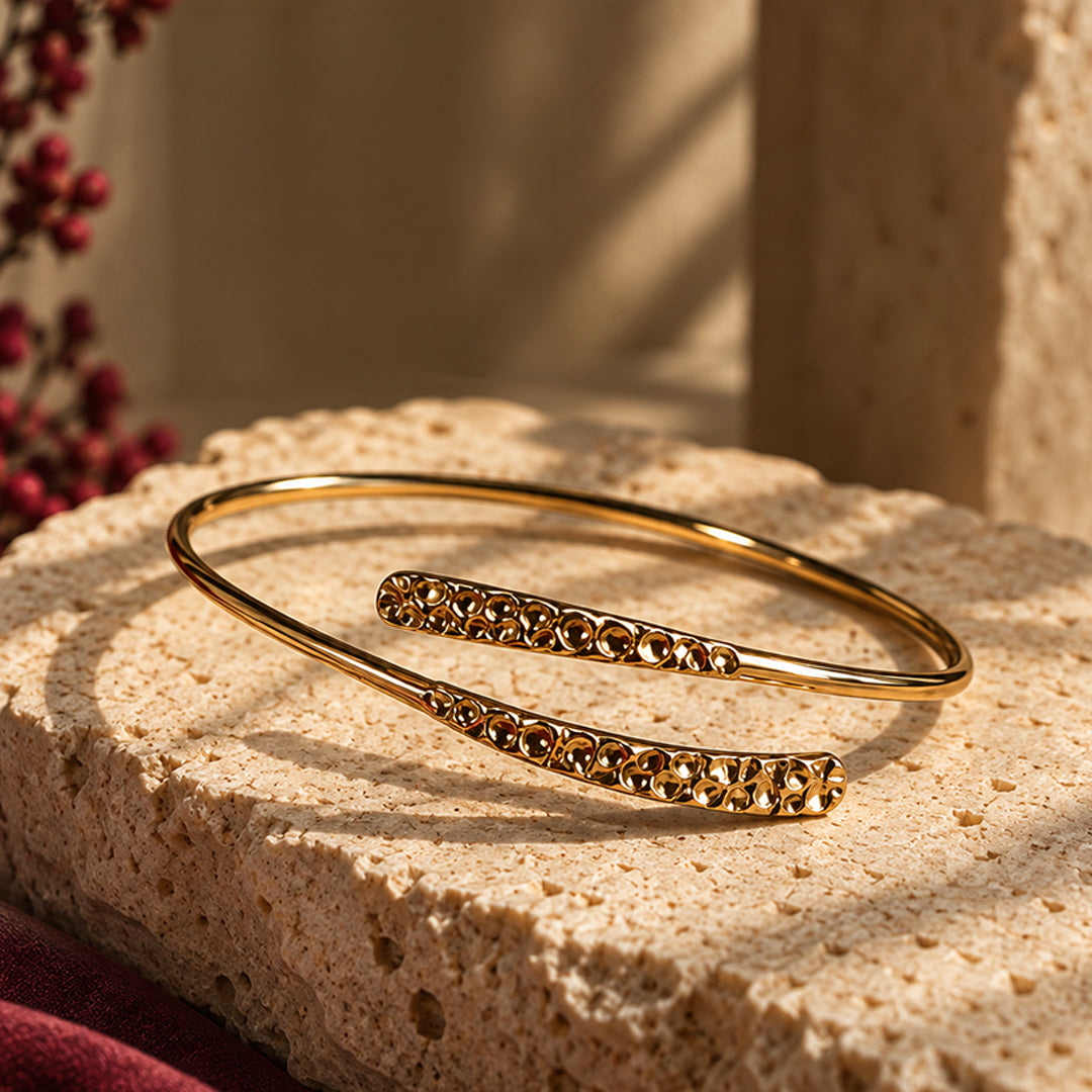 Sculpt Armcuff